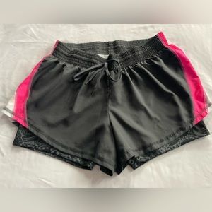 CHAMPION WOMEN SHORTS💕SIZE L💕